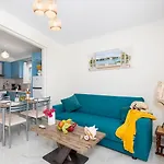 Memi Villa *